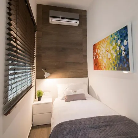Modern Gem Opposite Mercury Towers 201 Apartment *